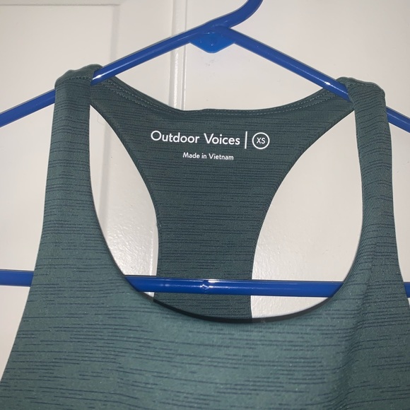 Outdoor Voices Techsweat crop top in Evergreen - Picture 3 of 4